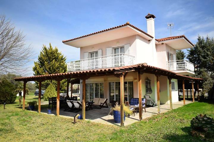 Location de vacances pour 10 personnes, avec vue et jardin, animaux acceptés dans Ormos Panagias - 2