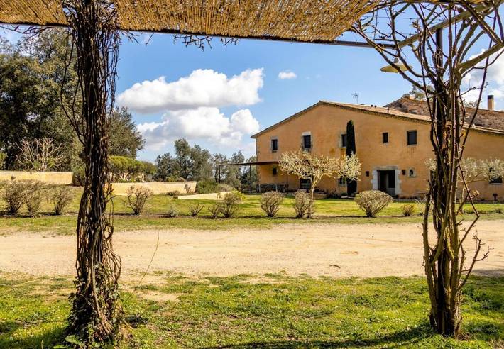 Casa rural para 14 personas, con jardín y piscina, Se admiten mascotas en Cruilles - 2