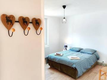 Gîte pour 8 personnes, avec vue et jardin à Caussou