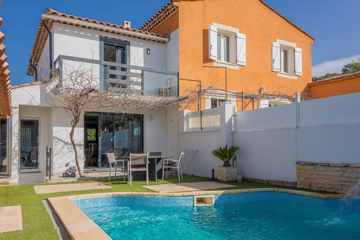 Vacation rental for 6 people, with Balcony and Yard in Var