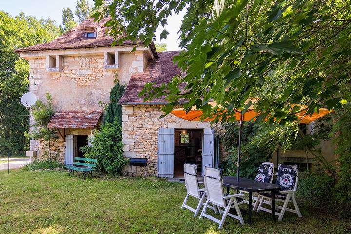 Gîte pour 6 personnes, avec jardin ainsi que terrasse et piscine, animaux acceptés