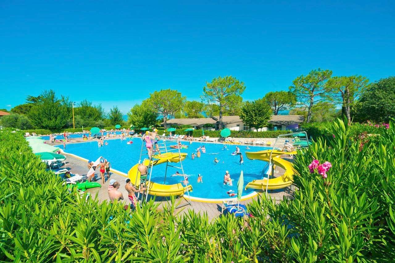 Happy Camp Mobile Homes in Camping Cisano San Vito in Cisano, Bardolino