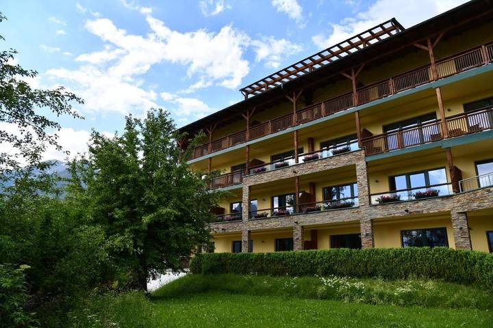 Hôtel pour 5 personnes, avec sauna et piscine ainsi que jardin et vue