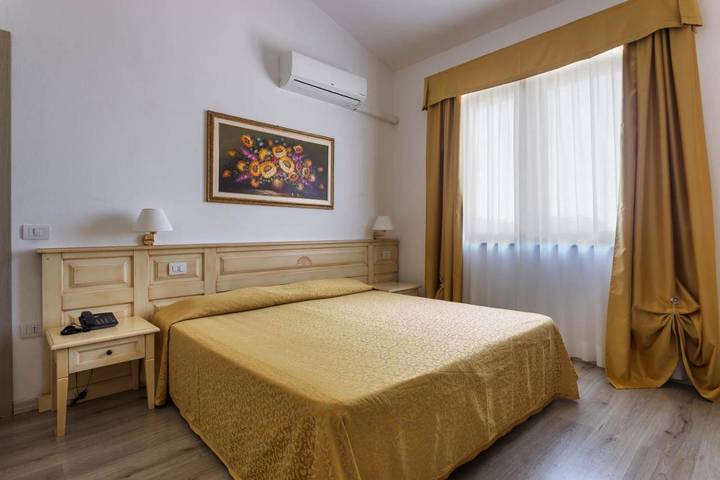 Hôtel pour 3 personnes, avec jardin et jacuzzi ainsi que piscine et sauna à Oristano - 2