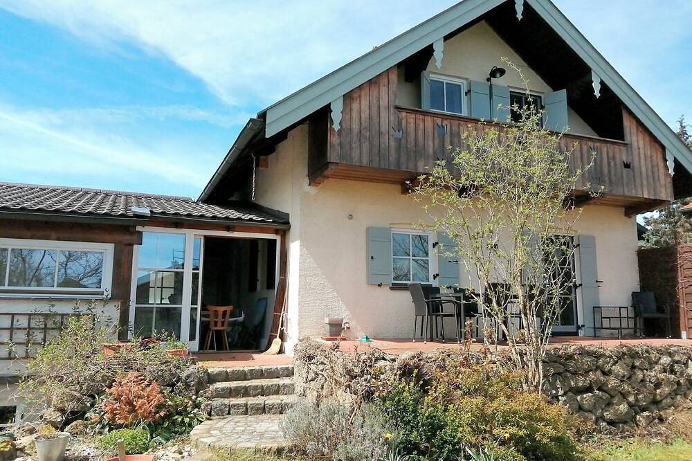 Chiemseezeit - gemütliches Ferienhaus am Chiemsee mit Kamin & Sauna in Rimsting, Chiemsee