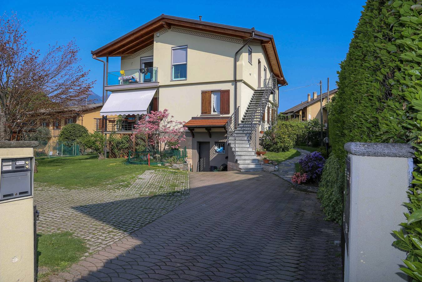 Geheel appartement, Vakantieappartement voor 4 personen met tuin in Maccagno, Maccagno con Pino e Veddasca