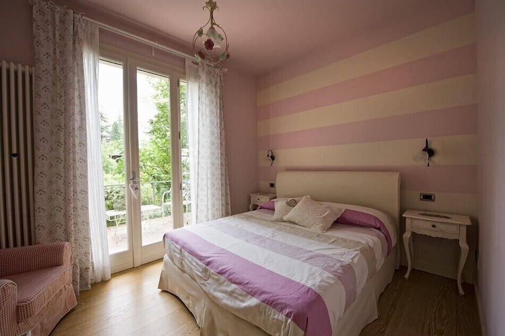 Helle Villa auf den Hügeln des Gardasees in Padenghe sul Garda, Gardasee-Berge
