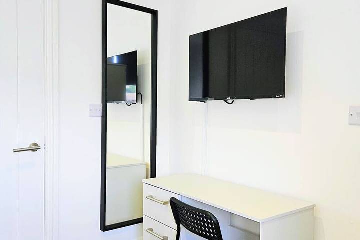 Ganze Wohnung, Doppelzimmer-Komfort-Ensuite mit Dusche-Gartenblick in Rochester, Kent Downs