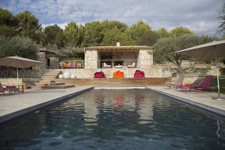 Location de vacances pour 10 personnes, avec jardin à Le Castellet