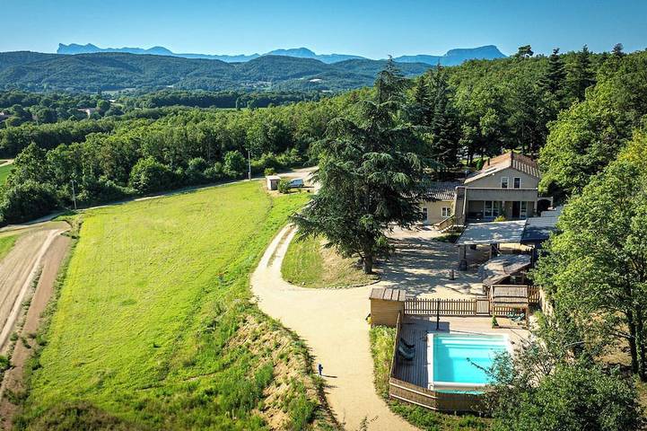 Location de vacances pour 60 personnes, avec piscine à Vaunaveys-la-Rochette