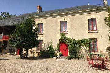 Gîte pour 10 personnes, avec jardin dans Marnes