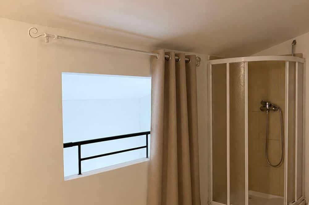 Appartement entier, Corse-les terrasses de Lozari (T3) près l'Ile-Rousse 6 personnes logement rénové in Losari, Belgodère