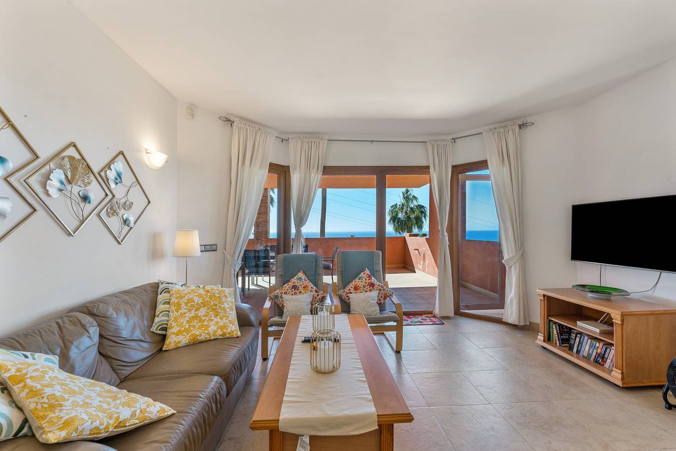 Entire apartment, Apartment 'Estilo El Higuerón' with Sea View, Wi-Fi, and Air Conditioning in La Capellania, Benalmádena