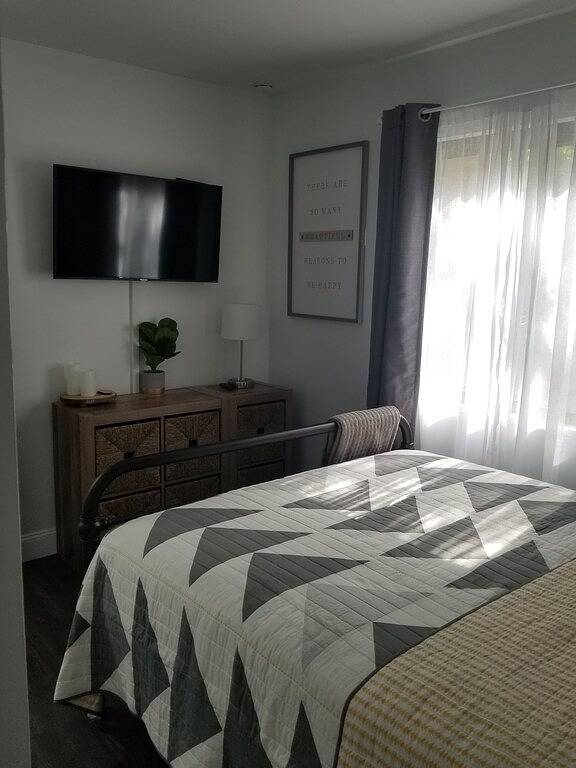 Pocono Villa Hot Tub Sauna Game Room Fire Pit in Saw Creek, Monroe County (PA)