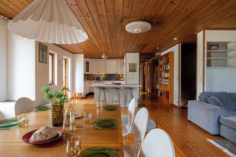 Scenic Lakehouse near Stockholm with Sauna & Jetty in Huddinge, Svenska Östersjön