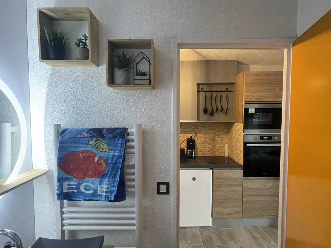 Entire studio, Cozy Studio for 2 in Heart of Merlette - Near Pistes & Shops! in Orcières, Écrins National Park