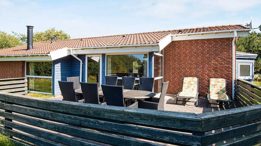 Ferieudlejning for 6 personer, med sauna og jacuzzi samt terrasse ved Vestkysten af Danmark