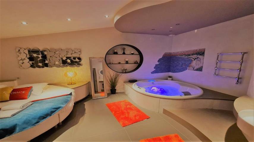 Appart’hôtel pour 10 personnes, avec terrasse et jacuzzi ainsi que sauna et piscine