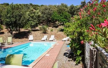 Gîte pour 6 personnes, avec jardin ainsi que terrasse et piscine, animaux acceptés à Pierrerue