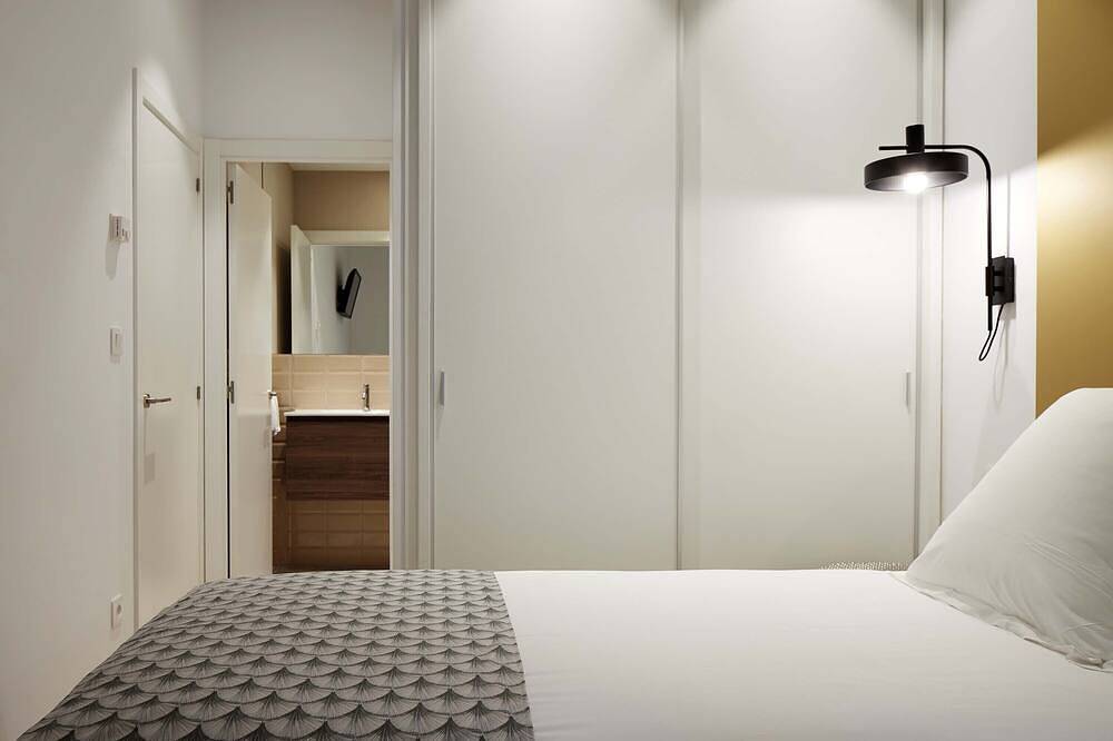 Entire apartment, Avenida Suite in Playa de la Concha, San Sebastian