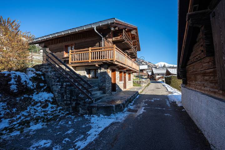 Chalet "Chez Mémé" avec vue sur montagne, terrasse privée et jardin privé in Hauteluce, Région d'Albertville