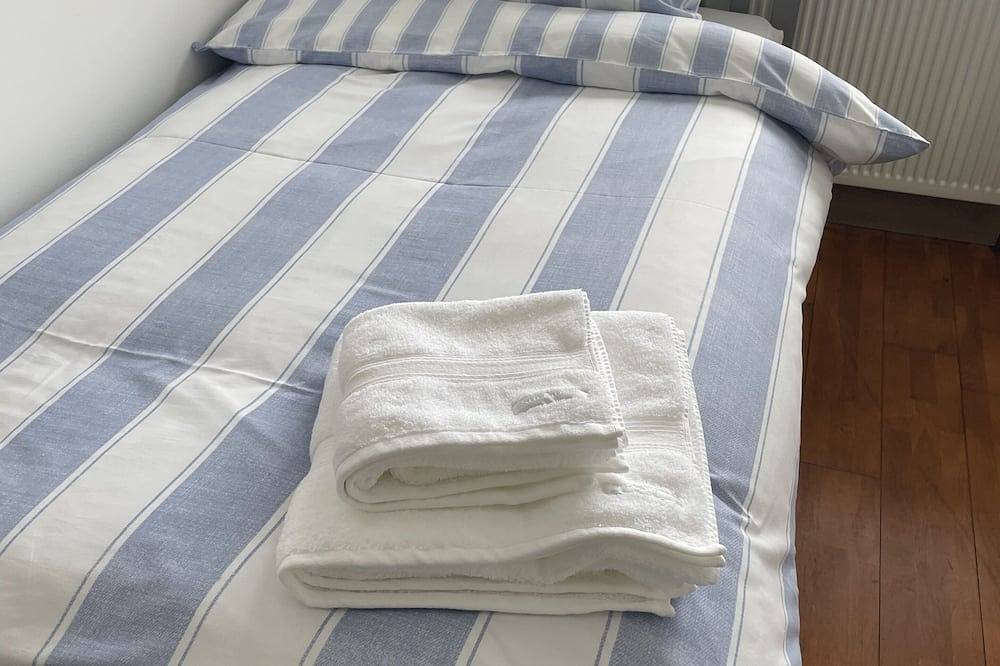 Stunning House Overlooking Nature Reserve in Hayling Island, Havant