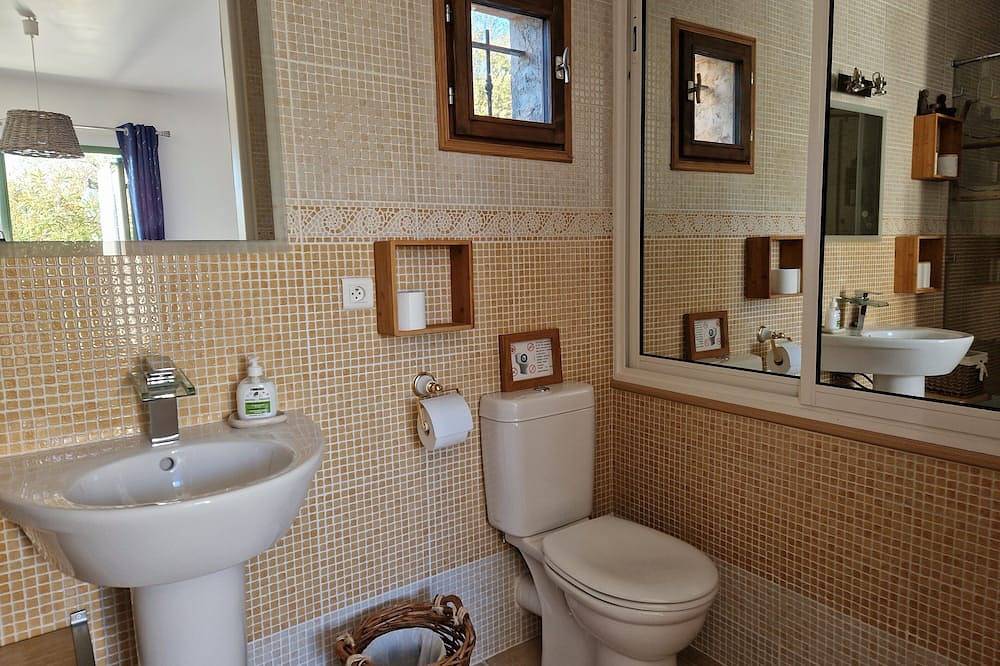 Belle chambre d'hôtes indépendante de18m² + cuisine d'été de 25m² vue piscine in Callas, Région de Draguignan