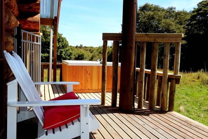 Chalet for 8 people, with hot tub and balcony, with pets in New Zealand