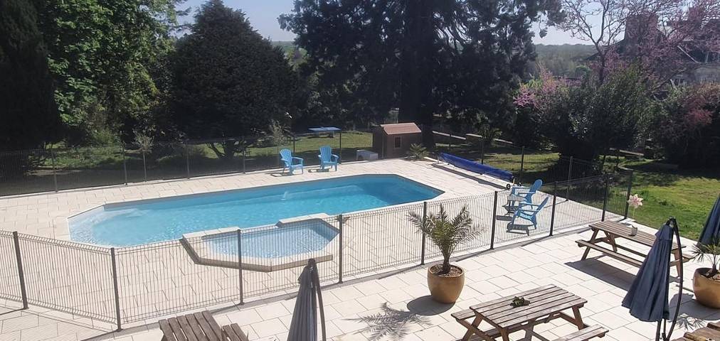 Location de vacances pour 5 personnes, avec piscine et jacuzzi ainsi que sauna et jardin à Antrain - 3