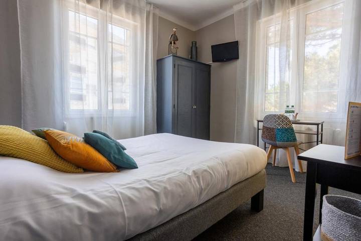 Hôtel pour 3 personnes, avec terrasse et vue dans Plage des Rochelets - 2