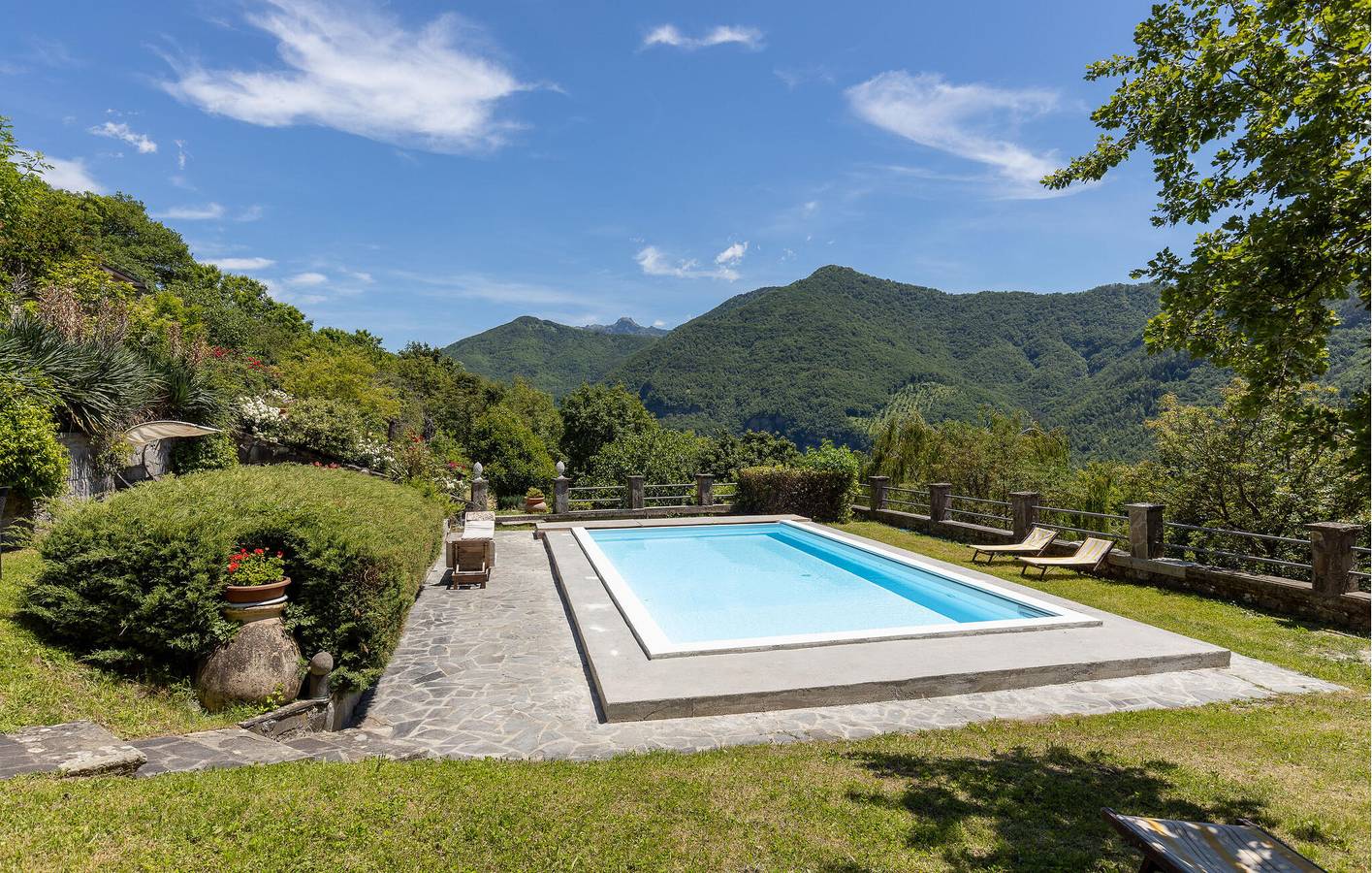 Ganze Ferienwohnung, Obergeschosswohnung mit Pool & WiFi, Comano in Comano, Nationalpark Toskanisch-Emilianischer Apennin