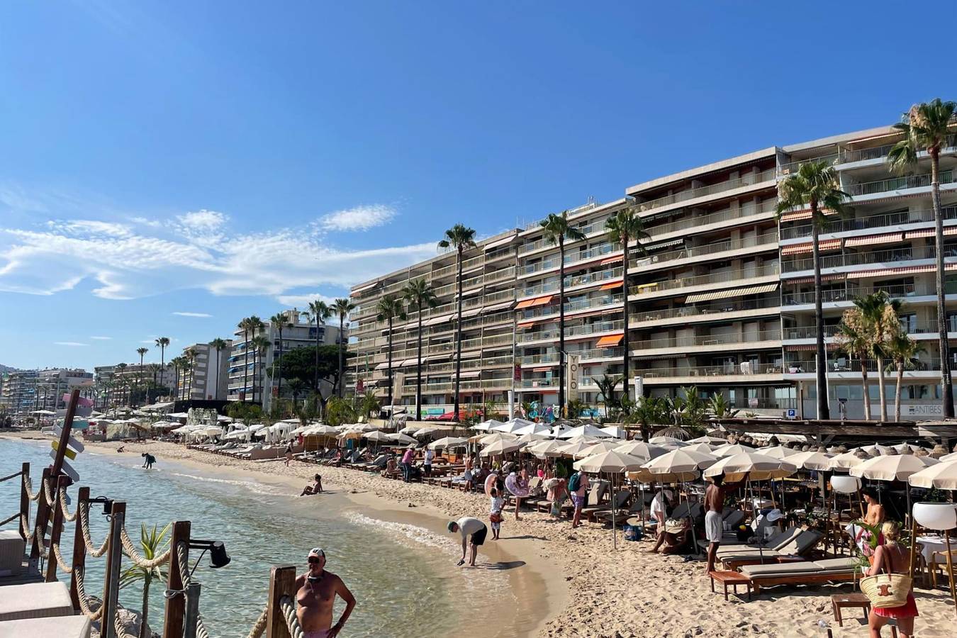 Studio entier, Studio dans le coeur de Juan les Pins avec magnifique terrasse vue mer in Juan-les-Pins, Antibes