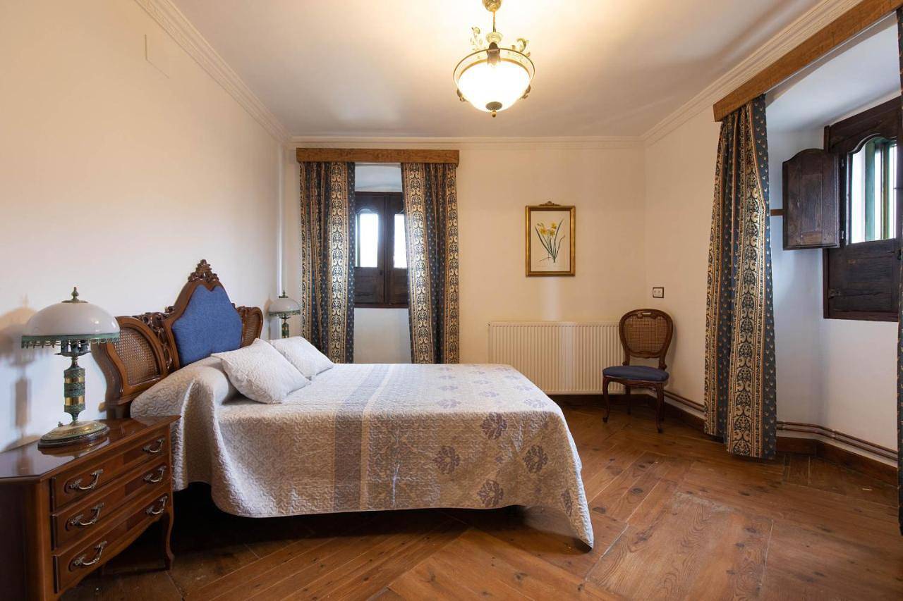 Casona Indiana de Ayuelas in Miranda de Ebro, Cordillera Cantábrica