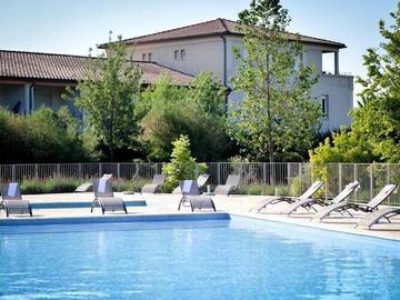 Gîte pour 6 personnes, avec balcon et piscine, animaux acceptés à Azille