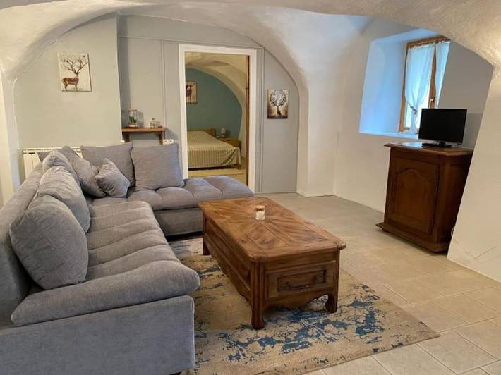 Gîte pour 5 personnes, avec terrasse ainsi que jardin et piscine à Gravières - 4