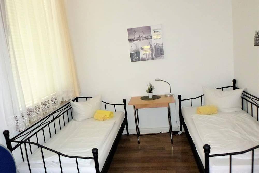 Apartamento entero, Habitacion Doble-Baño compartido-Zi 1-2-3 (1.Og.) in Núremberg, Franconia