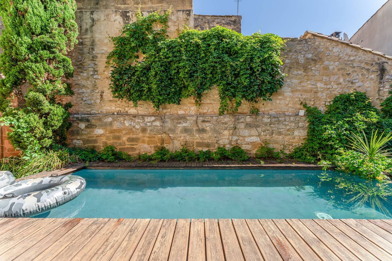 Camera La Fayette con piscina condivisa, Wi-Fi e aria condizionata in Collias, Nimes e dintorni