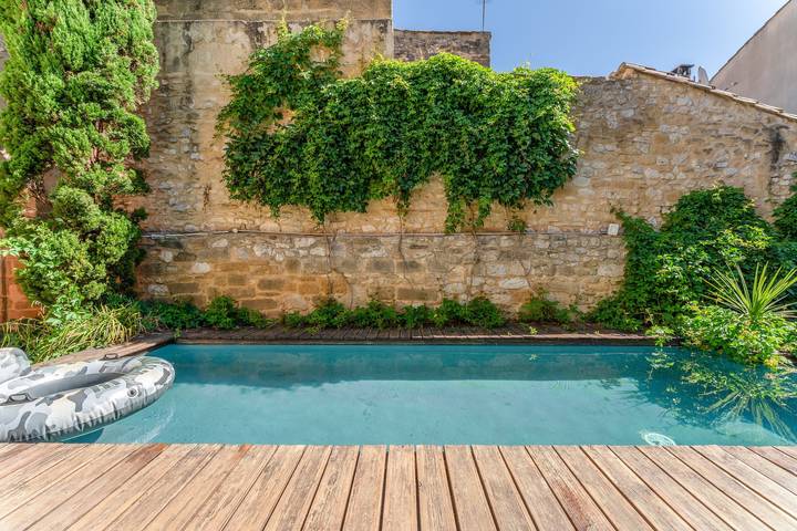 Room La Fayette with shared swimming pool, Wi-Fi and air conditioning in Collias, Nimes region