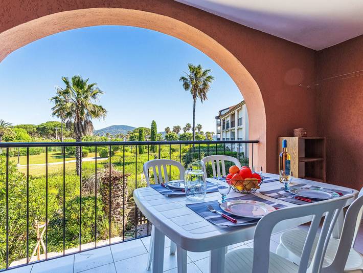 Location de vacances pour 4 personnes, avec terrasse ainsi que bassin pour enfant et jardin à Gassin