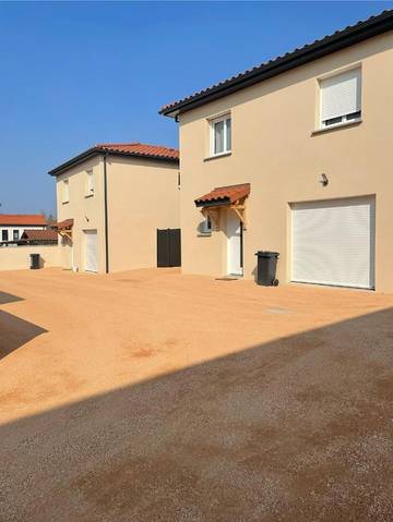 Location de vacances pour 8 personnes, avec jardin et terrasse à Saint-Genis-Laval