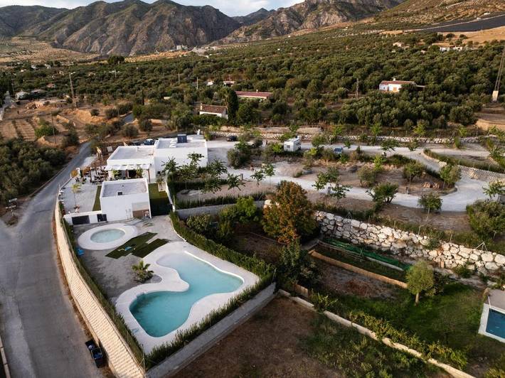 Bungalow para 4 personas, con vistas y terraza además de jardín y piscina en Provincia de Granada