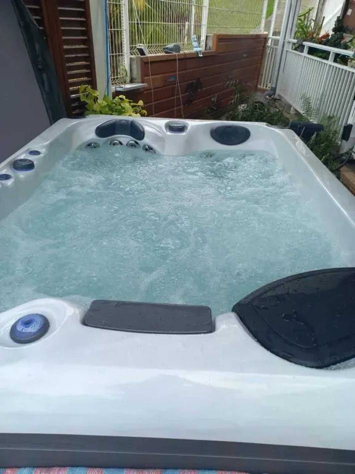 Gîte pour 2 personnes, avec terrasse et piscine à Rivière-Pilote - 3