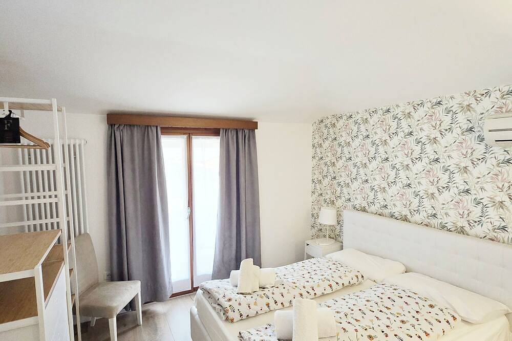Ganze Wohnung, Design apartment a few steps from the lake in Torbole, Nago-Torbole