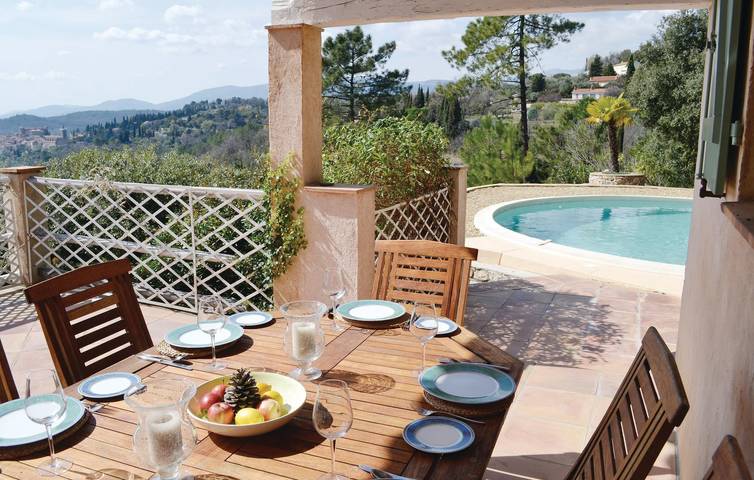 Ferienhaus für 9 Personen, mit Terrasse und Pool sowie Garten - 1
