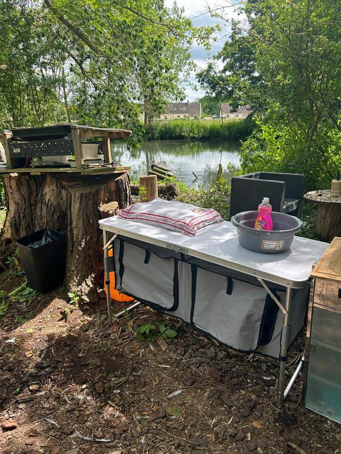Tente pour 8 personnes, avec vue ainsi que jardin et terrasse, animaux acceptés dans l' Eure - 3