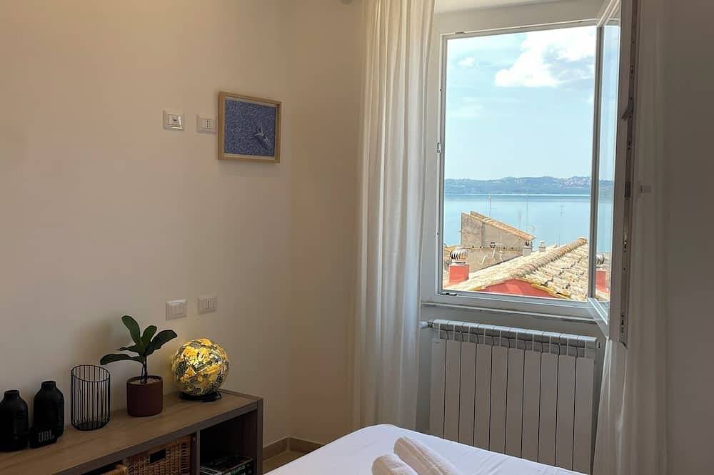 Casa fronte lago con vista mozzafiato! Accogliente e silenzioso. in Anguillara Sabazia, Lago di Bracciano