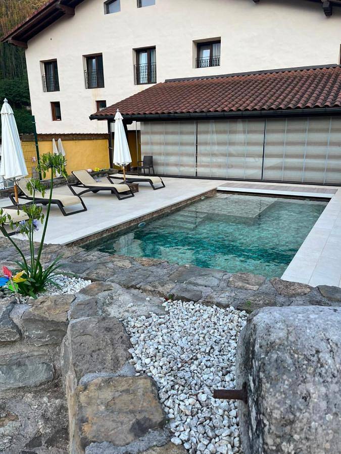 Casa rural para 2 personas, con Terraza y Jardín además de Piscina y Vistas en Guipúzcoa