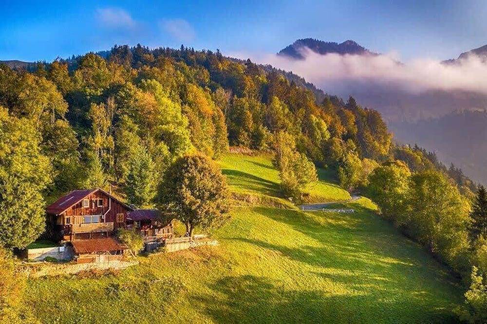 Ganze Wohnung, Heidi Chalet - Panoramablick - Modern & Authentisch in Rossinière, Pays-d'Enhaut Region