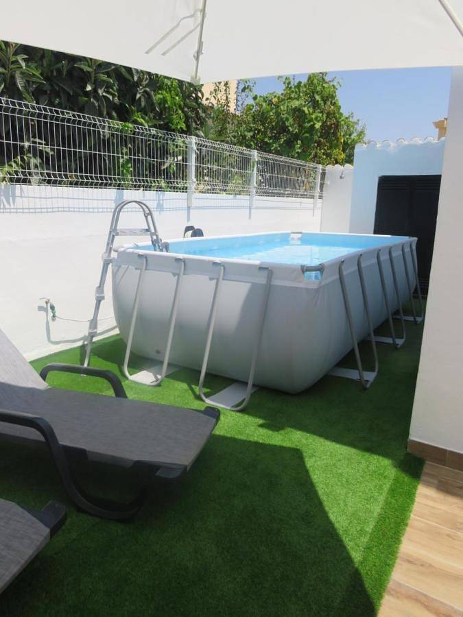 Casa de férias para 7 pessoas, com piscina e jardim e ainda vista em Quarteira