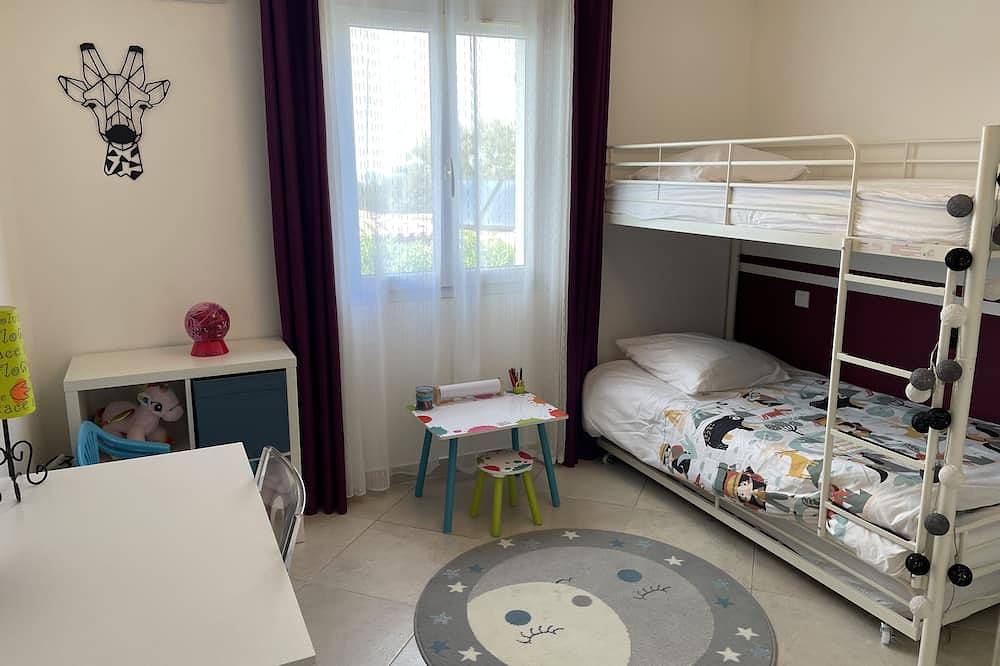 Maison spacieuse, calme, ombragée, climatisée, piscine privée, vue mer montagne in Monticello, Région de Calvi